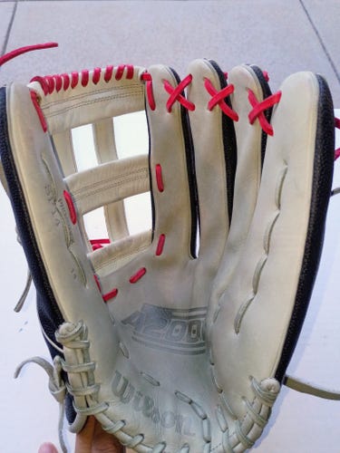 2024 Wilson RH Outfield A2000 Baseball Glove 14" (Used)