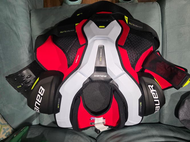 Men's XL Senior Bauer Vapor Hyperlite Shoulder Pads (New)