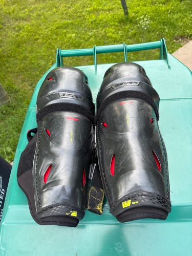 Intermediate Bauer Vapor 13" Shin Pads (Used)