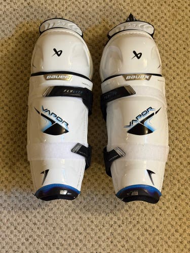 Intermediate Bauer Vapor Flylite 13" Shin Pads (New)