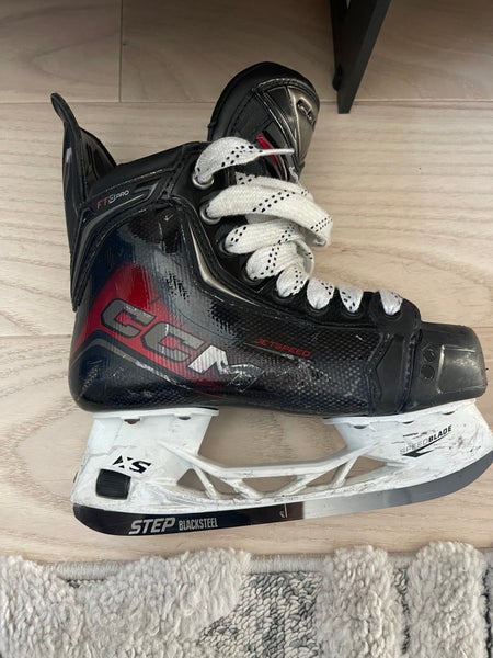Black 2025 CCM JetSpeed FT8 Pro Hockey Skates Regular Width Size 2.5 (Used)