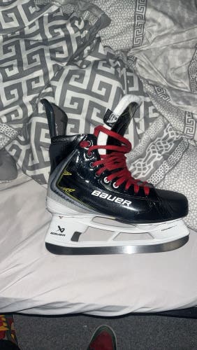 White 2025 Bauer Vapor X Shift Pro Hockey Skates Regular Width 8.5 (Used)