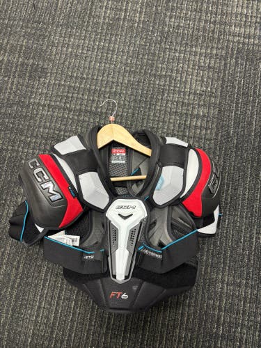 Small Senior CCM JetSpeed FT6 Shoulder Pads (New)
