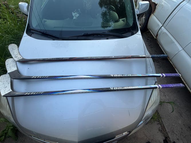 Premium Senior 65-Flex Stick Bundle (2x Bauer Twitch, 1x True HZRDUS) + CCM Bag