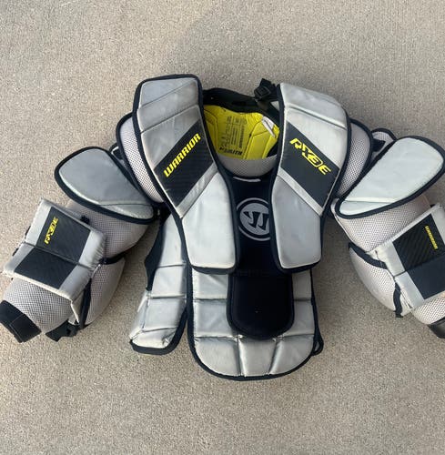 Large/Extra Large Warrior Ritual RX3 E Goalie Chest Protector Pro Stock (Used)