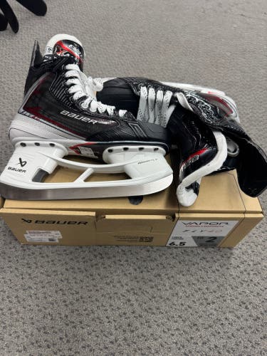 Bauer Vapor Fly40 Hockey Skates 6 (New) Fit 2