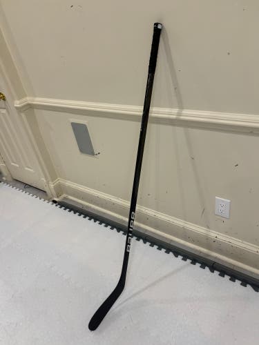 Intermediate Bauer Vapor Hyperlite 2 Right Handed Hockey Stick P88 40 Flex (Used)