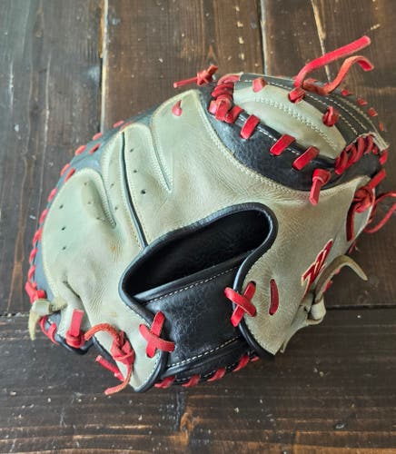 RH Marucci Caddo Series Catcher's Glove 31" (Used)