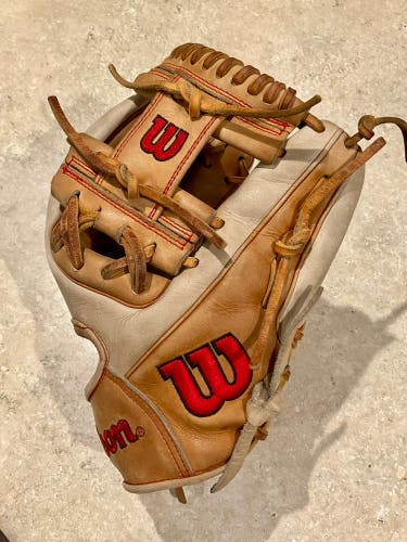 Wilson A2000 1786 RHT Infield Baseball Glove 11.5" (Used)