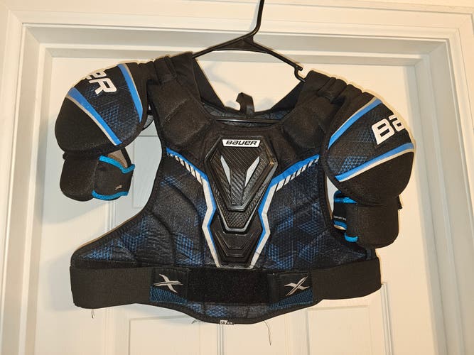 Medium Senior Bauer Shoulder Pads (Used)