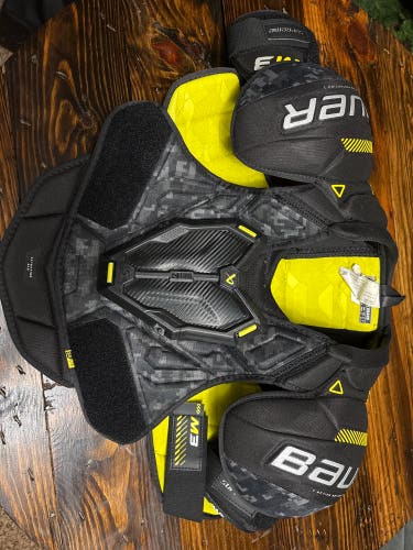 Used Bauer M3 Lg Hockey Shoulder Pads