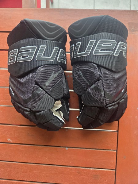 Bauer Vapor Flylite Gloves 12"  All Black