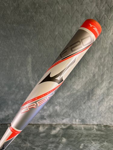 White Mizuno CRBN Composite Bat (-13) Composite 17 oz 30" (Used)