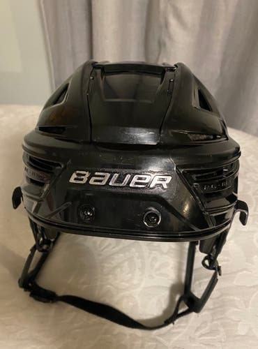 Medium Bauer Re-Akt 150 Helmet (Used)