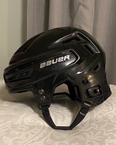 Medium Bauer Re-Akt 150 Helmet (Used)
