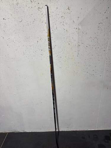 Senior CCM FT9 Pro Right Handed Hockey Stick P28 70 Flex - Gold (New)