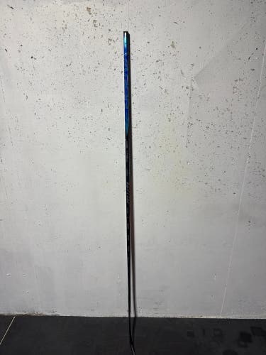 Senior Bauer Vapor Flylite Right Handed Hockey Stick P28 70 Flex - Fire and Ice (New)