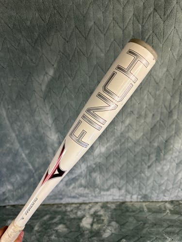 White 2024 Mizuno Finch Alloy Bat (-13) Alloy 11 oz 24" (Used)