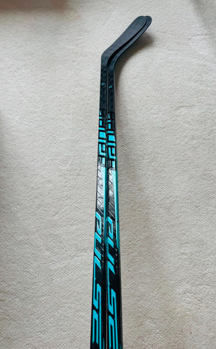 Brand New Senior Bauer Pulse Right Handed Hockey Stick P28 70 Flex (New)