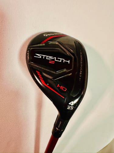 Used Men's TaylorMade Stealth 2 Fairway 4 Wood Right Handed Regular Flex very clean no damage