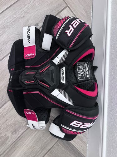 Men's Medium Senior Bauer NSX Shoulder Pads (Used)
