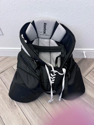 Senior Medium Reebok 11k Hockey Goalie Pants (Used)