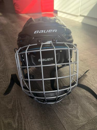 Large Bauer Re-Akt 55 Helmet (Used)