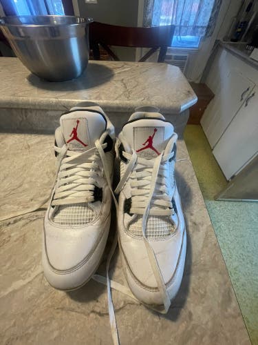 White Men's Size M 12.5 (W 13.5) Adult Air Jordan Cleats (Used)