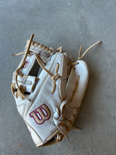 2023 Wilson A1000 RH Infield Softball Glove 11.75" (Used)