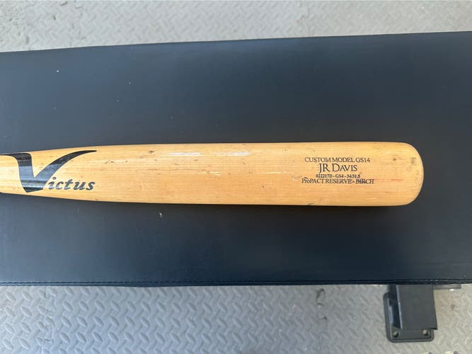 Victus Bat (-3) 31.5 oz 34" (Used)