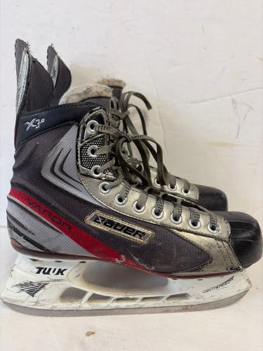 Black/Gray Bauer Vapor X3.0 Hockey Skates Regular Width 8.5 (Used)