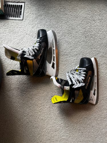 Bauer Supreme 3S Hockey Skates Regular Width 8 - Used 2 weeks