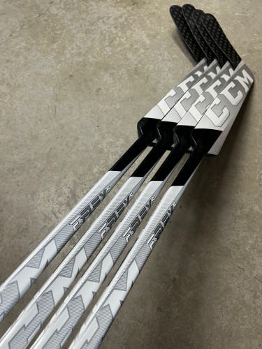 4 PACK 26” Senior CCM EFLEX 5 Regular Goalie Stick (New)