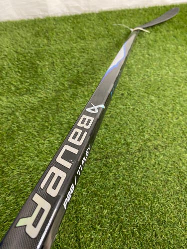 Bauer Vapor Flylite Hockey Stick Right Handed | P28 77 Flex (67")