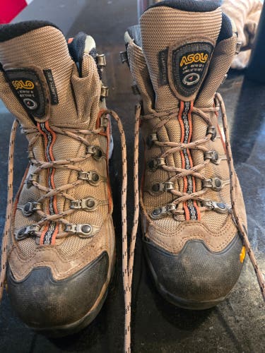 Unisex Size M 8.0 (W 9.0) Adult Boots (Used)