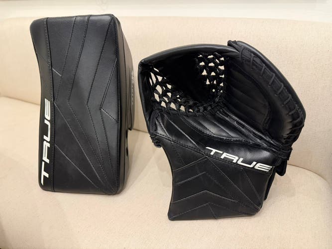 True Catalyst 7x3 glove & blocker (Floating T broken in - Like new)