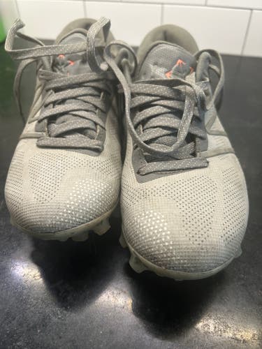 Gray Men's Size M 7.0 (W 8.0) Adult New Balance Freeze Low Top (Used)
