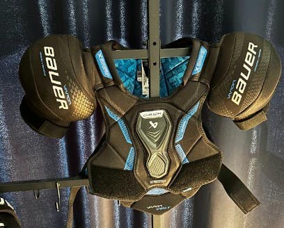 Junior Medium Bauer Shoulder Pads (New)