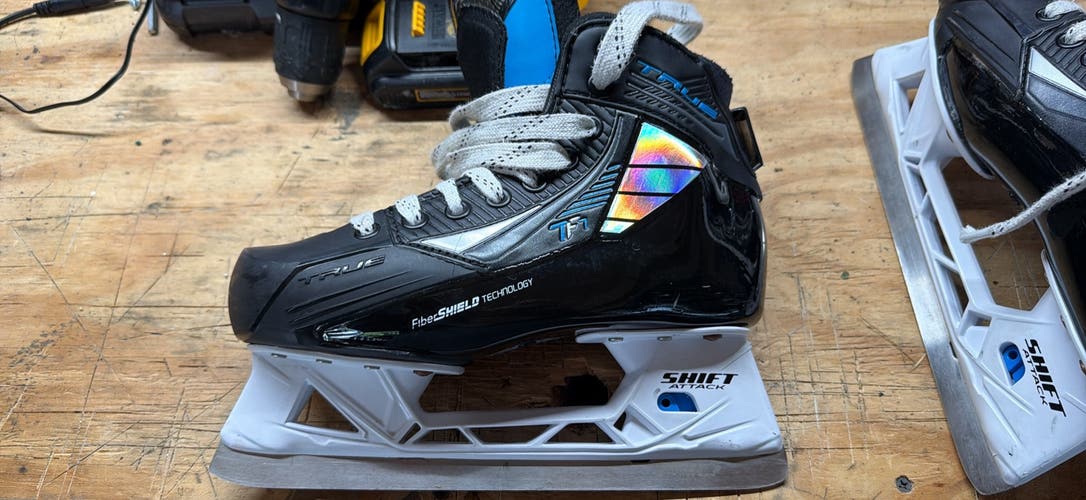 2021 True TF7 Hockey Goalie Skates Regular Width Size 4 (Used)