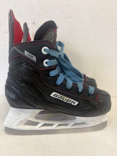 Black Bauer NS Hockey Skates Regular Width Size 1 (Used)