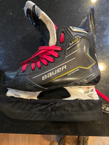 Bauer Supreme M40 Hockey Skates 7.5 (Used)