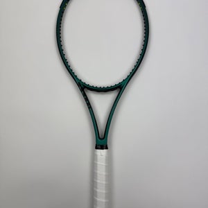 Wilson Blade 98 18x20 V9, 4 3/8 Good Condition