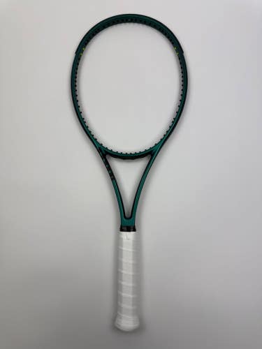Wilson Blade 98 18x20 V9, 4 3/8 Good Condition