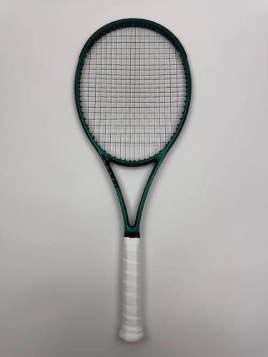 Wilson Blade 98 18x20 V9, 4 1/4 Good Condition