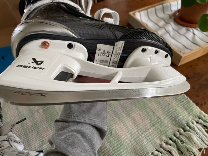 Black Bauer Vapor 5x Pro Hockey Skates Regular Width Size 3 (New)