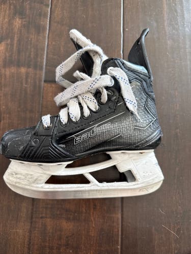 2022 Bauer Supreme M5 Pro Hockey Skates Regular Width Size 3.5 (Used)