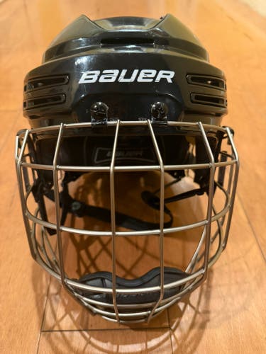 Re-Akt Hockey Helmet w/ Bauer Profile III Cage – Size Medium (Used)