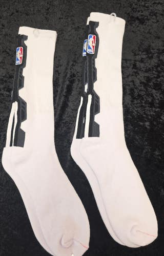 ST1 Mens NBA WHITE/BLACK Logo Man Crew Socks Lot of 2 Pair LARGE New