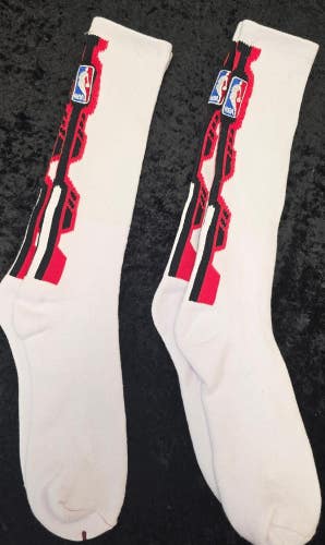 ST1 Mens NBA WHITE/RED Logo Man Crew Socks Lot of 2 Pair LARGE New