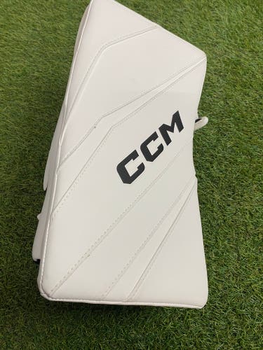 CCM EFlex 6.9 Goalie Blocker | Intermediate Full Right